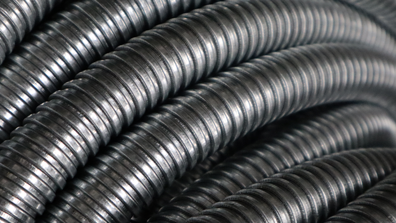 Coraza metálica flexible